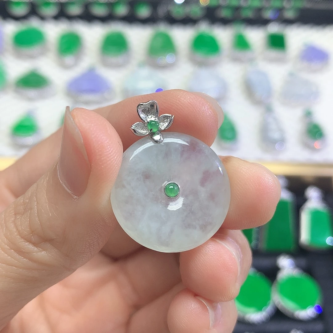 颈饰18K金镶嵌翡翠吊坠