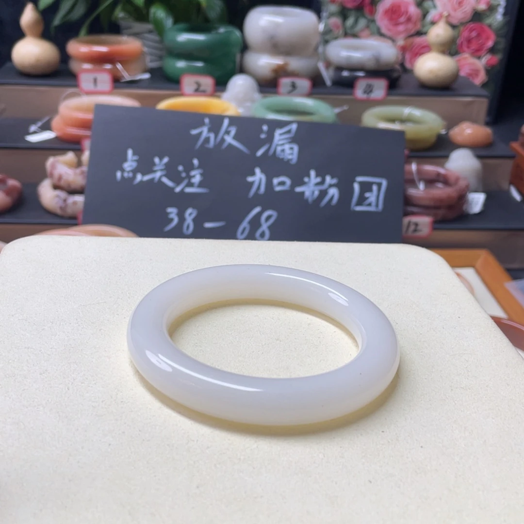 咕***桥石英质玉未镶嵌手镯