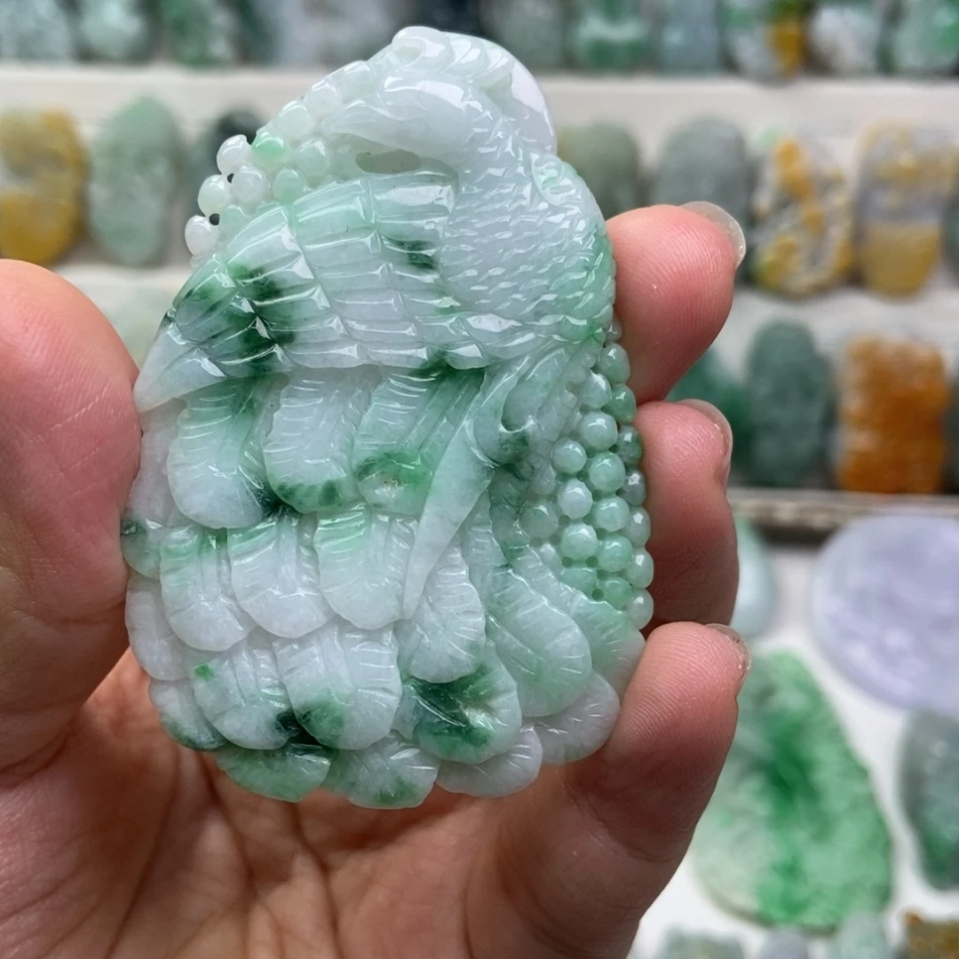 翡翠未镶嵌吊坠(赠链)