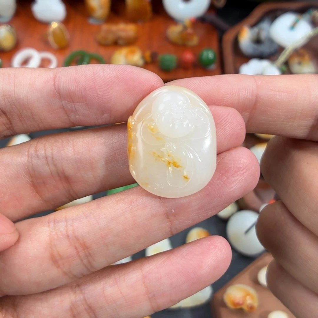 小***画和田玉未镶嵌颈饰