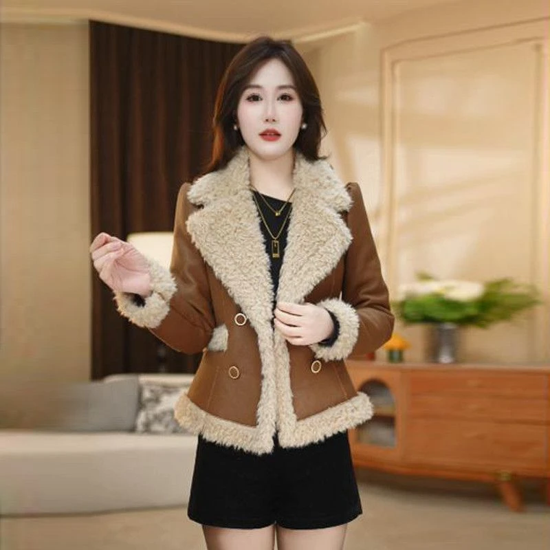 高档绒毛一体小个子时尚短外套2025冬季新款加厚保暖减龄显瘦外套