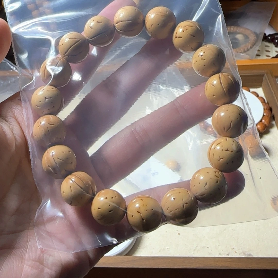 刘***健桃核吊坠盘锦奶油核