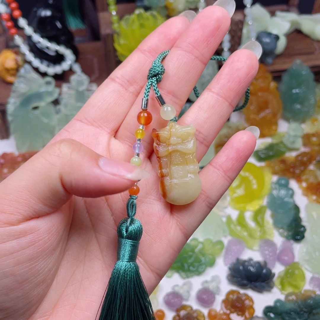 蛇纹石玉未镶嵌颈饰