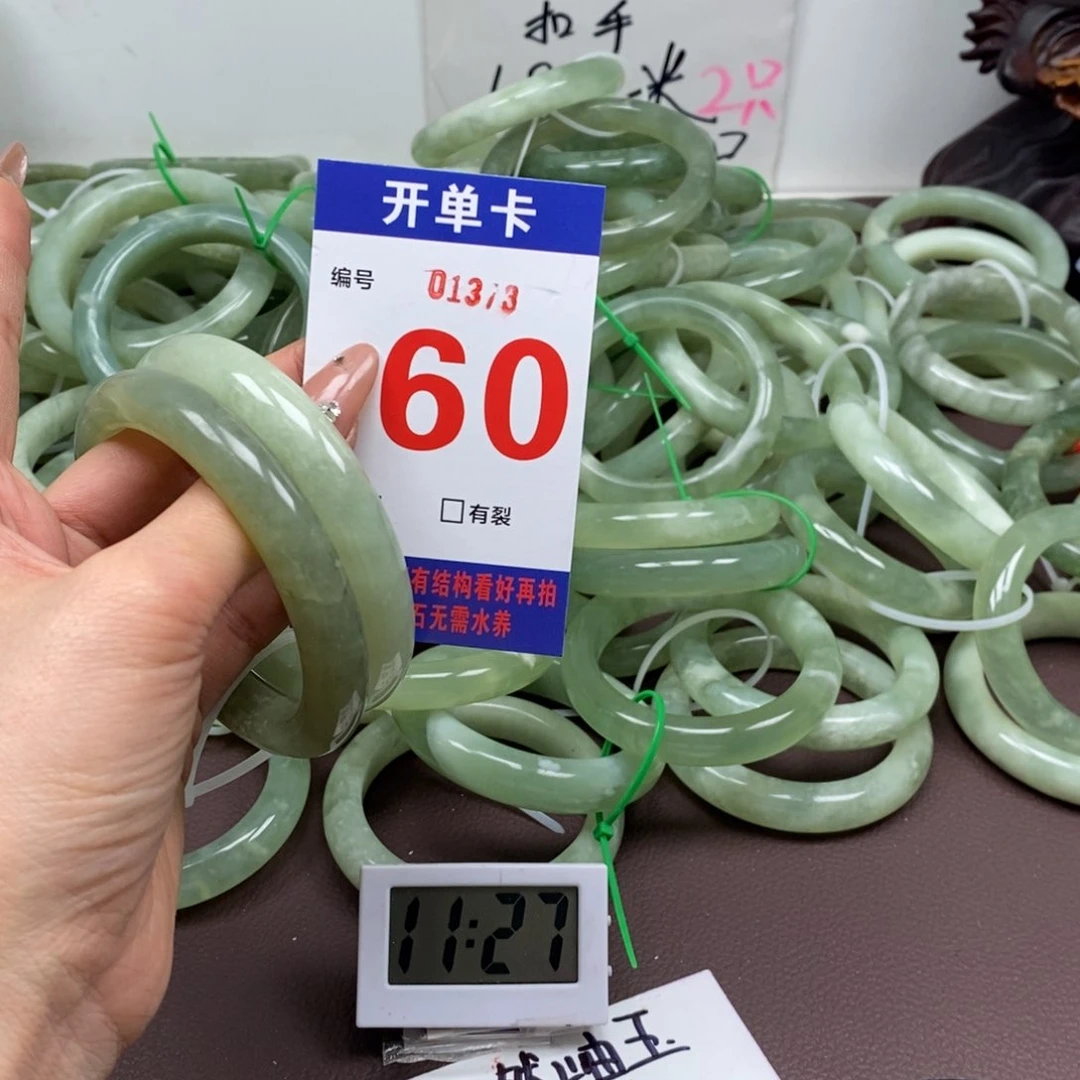 蛇纹石玉手镯未镶嵌