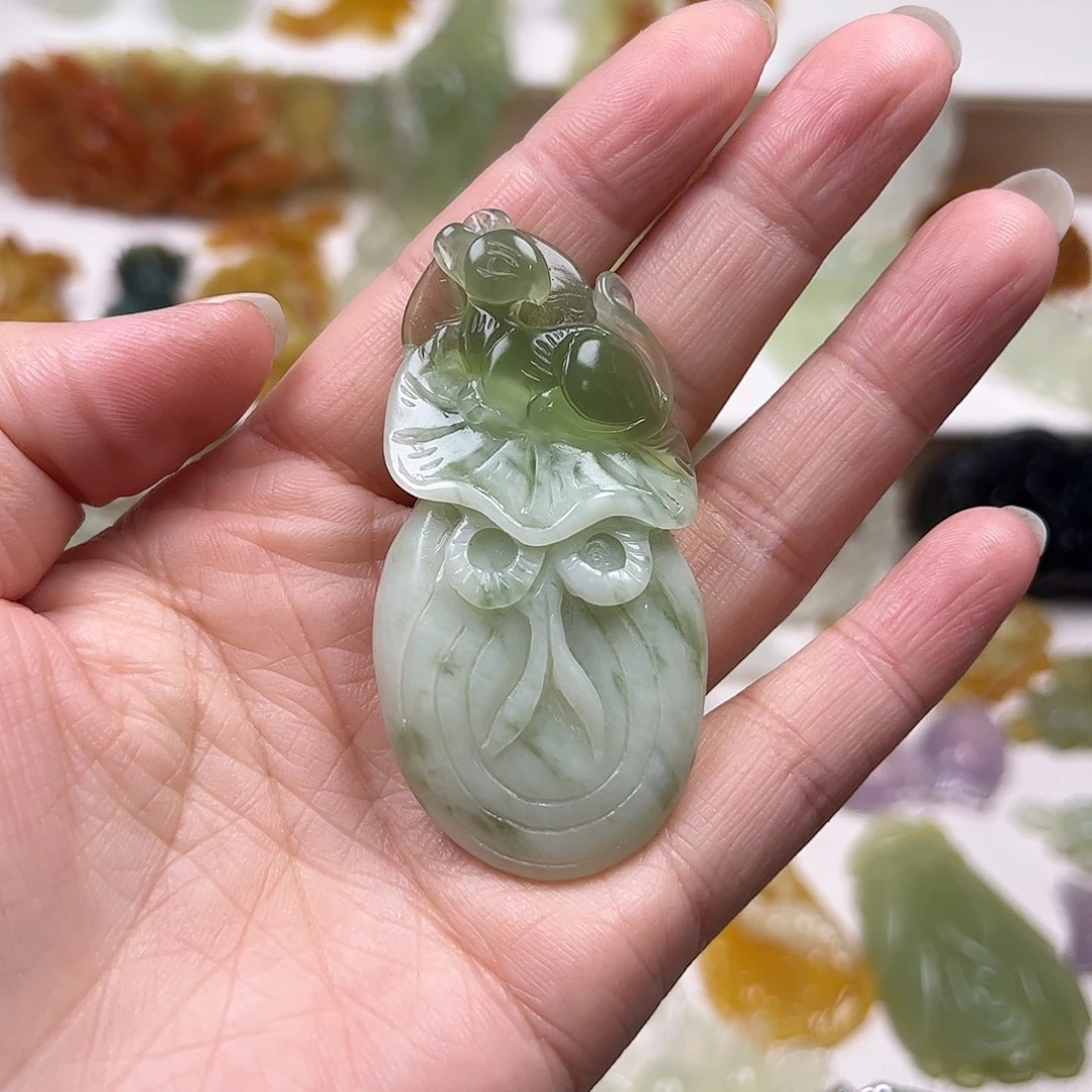 蛇纹石玉未镶嵌颈饰