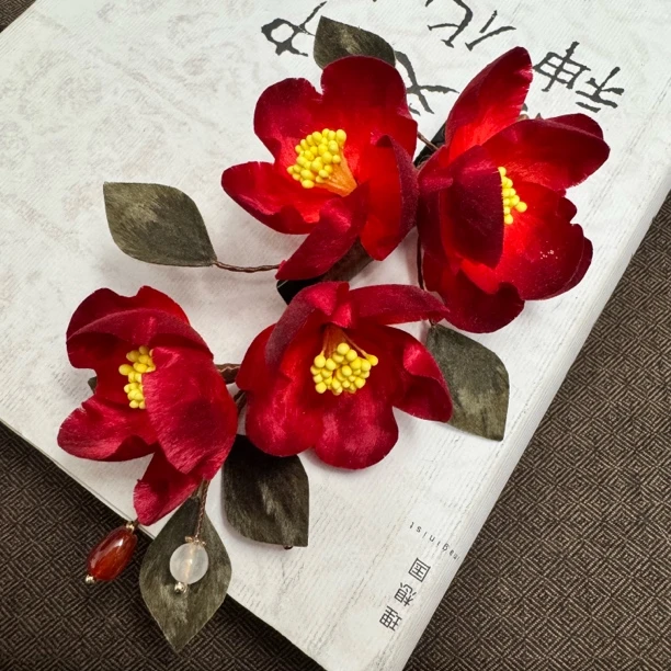 【孤品红梅】 纯手工红色古风山茶边夹