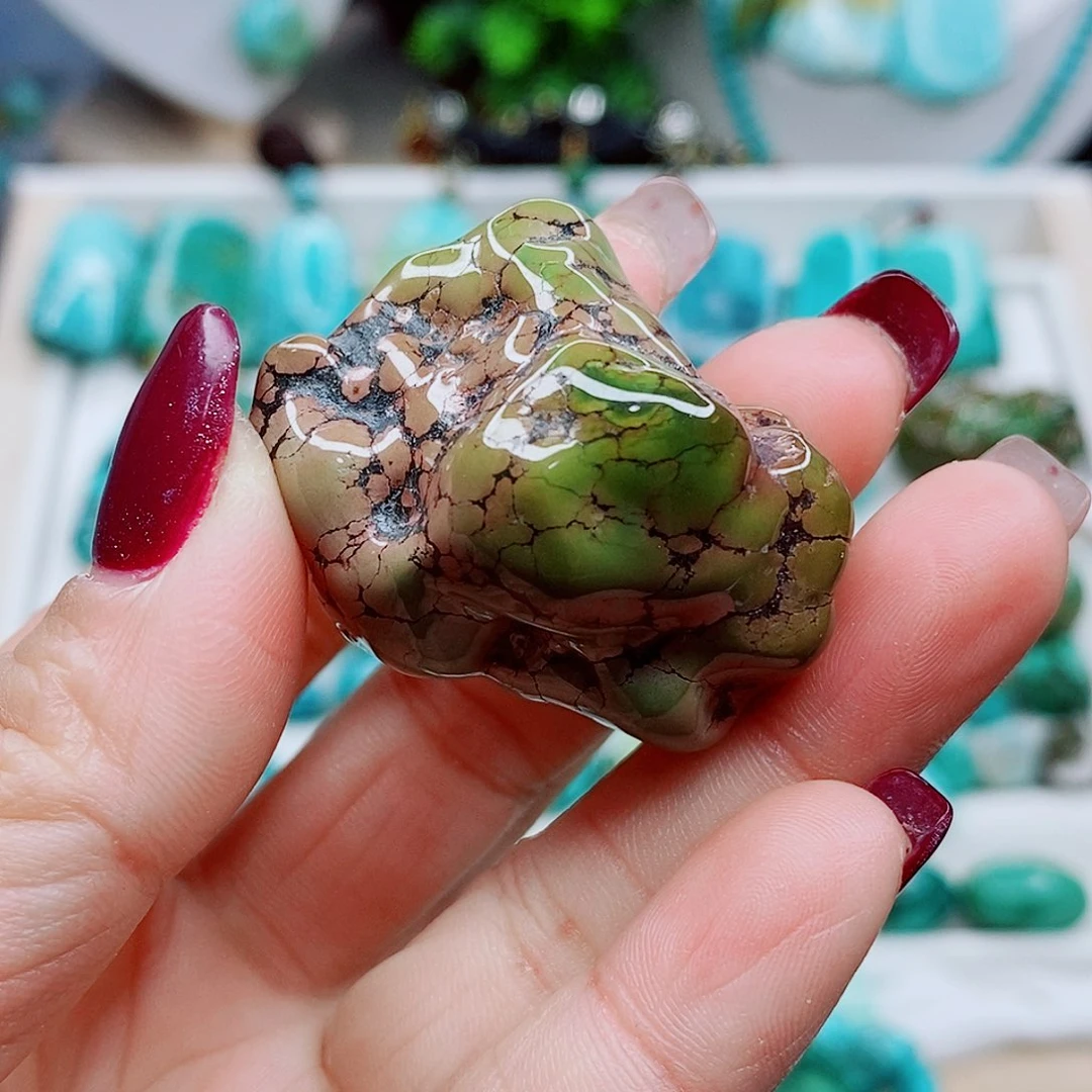 绿松石未镶嵌颈饰