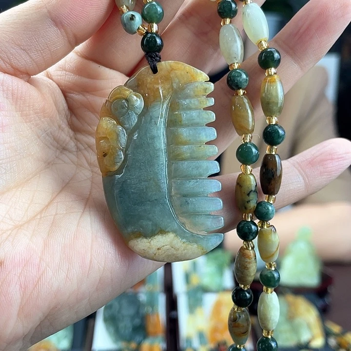 蛇纹石玉颈饰未镶嵌