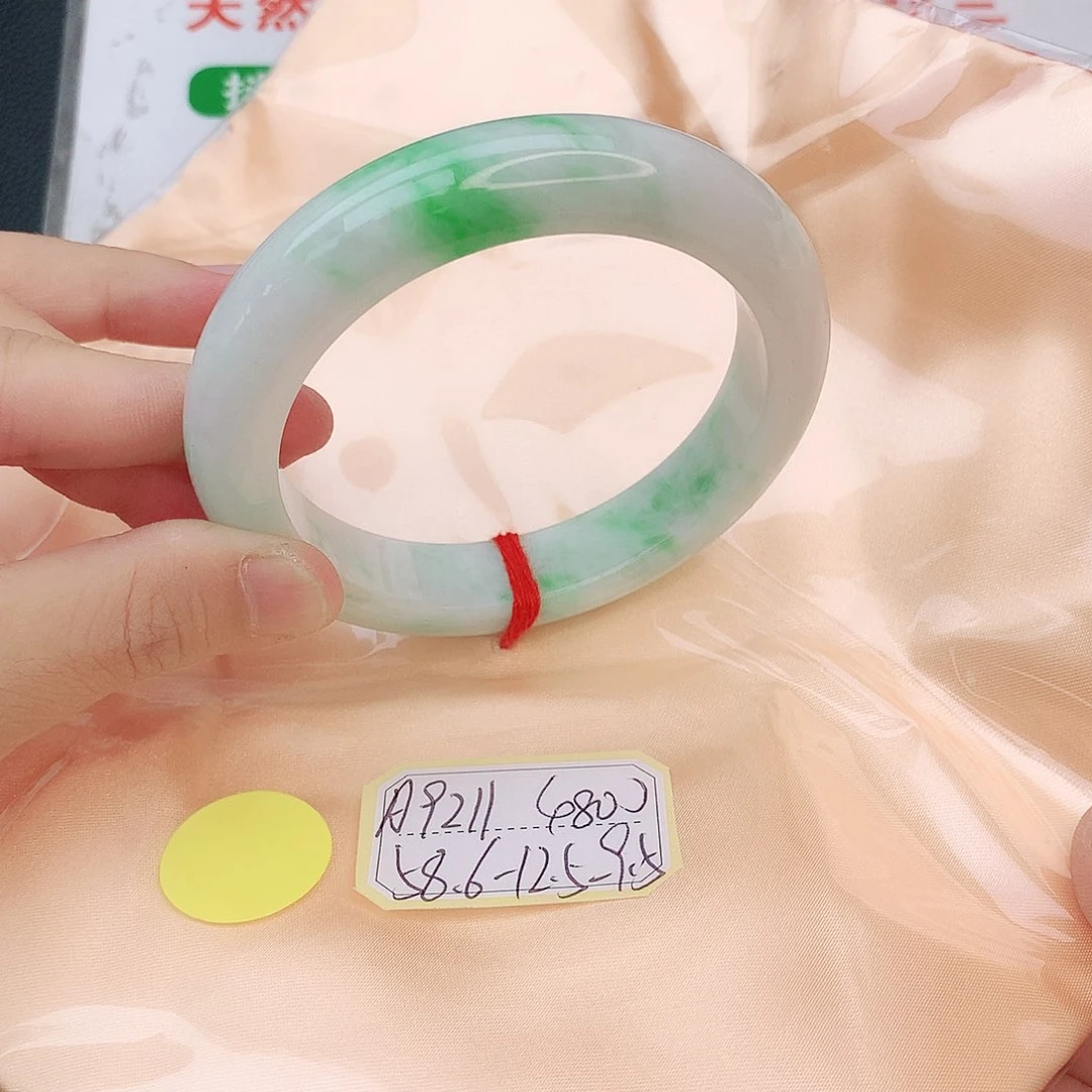 翡翠手镯未镶嵌我