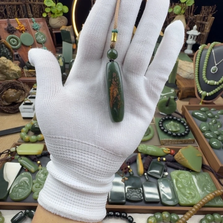 岫岩老玉（透闪石质玉）未镶嵌颈饰