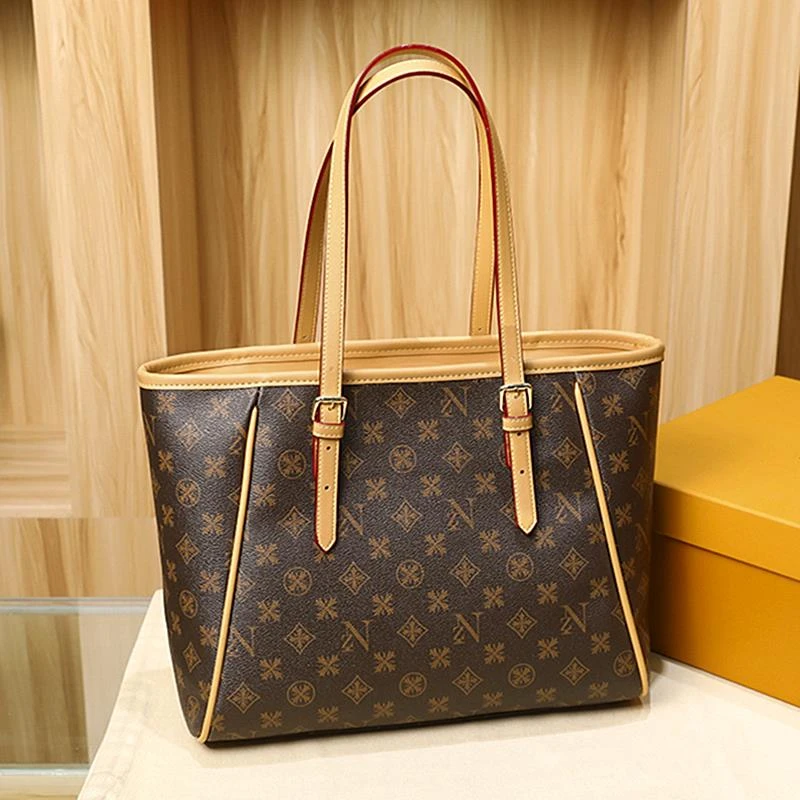 香港包包2025新款时尚单肩斜挎包女大容量百搭通勤大包手提托特包