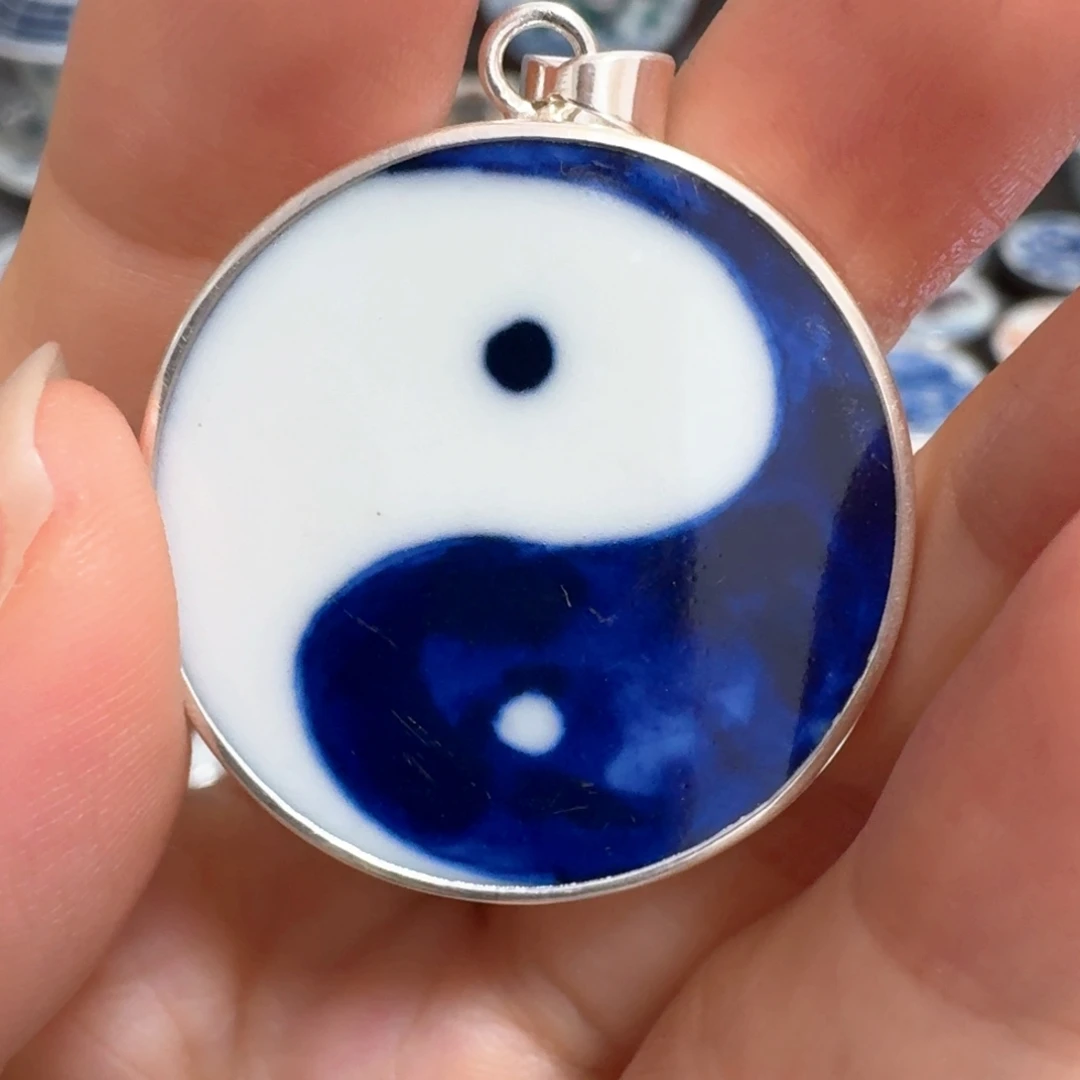大***奉瓷片青花太极八卦挂件