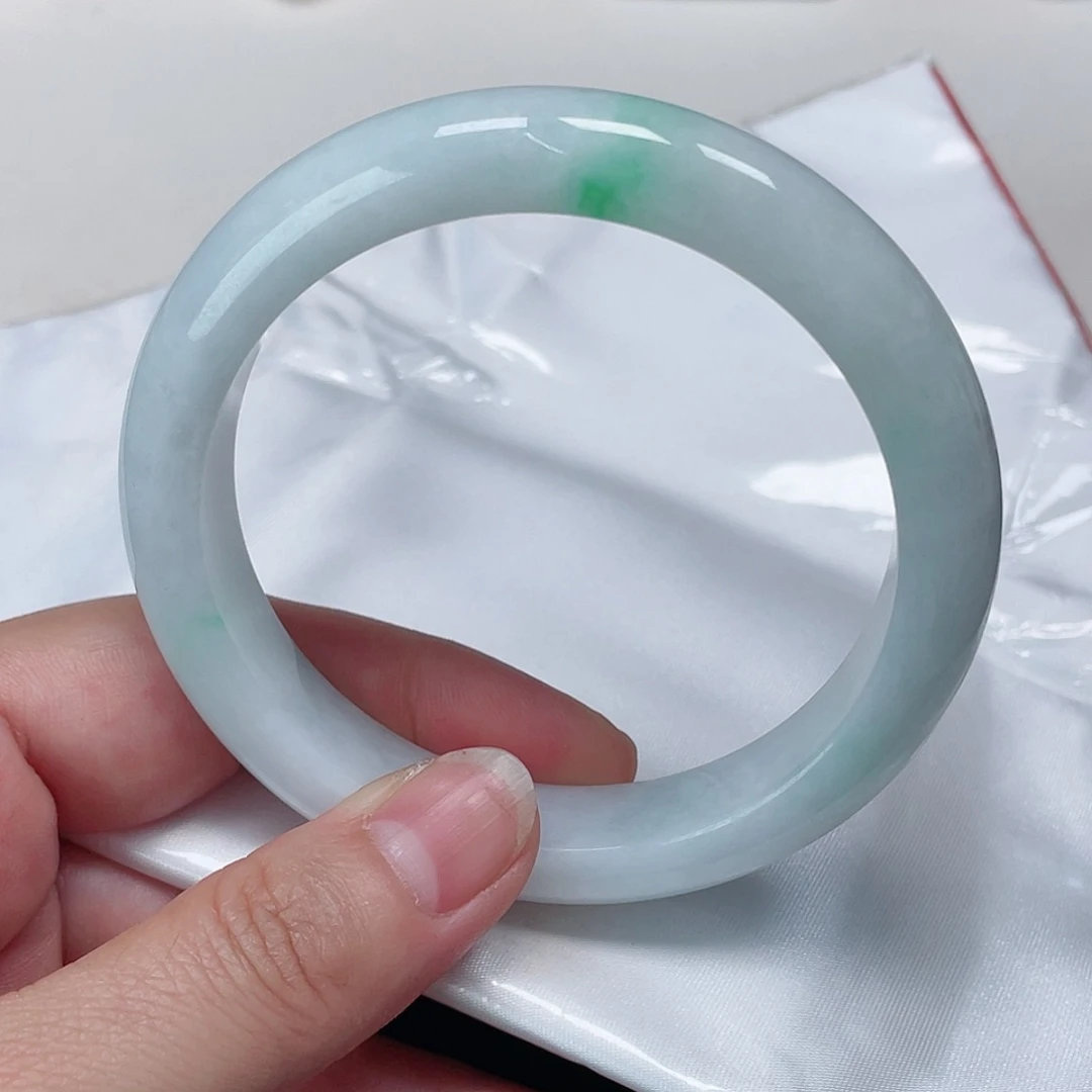 翡翠手镯未镶嵌59圈