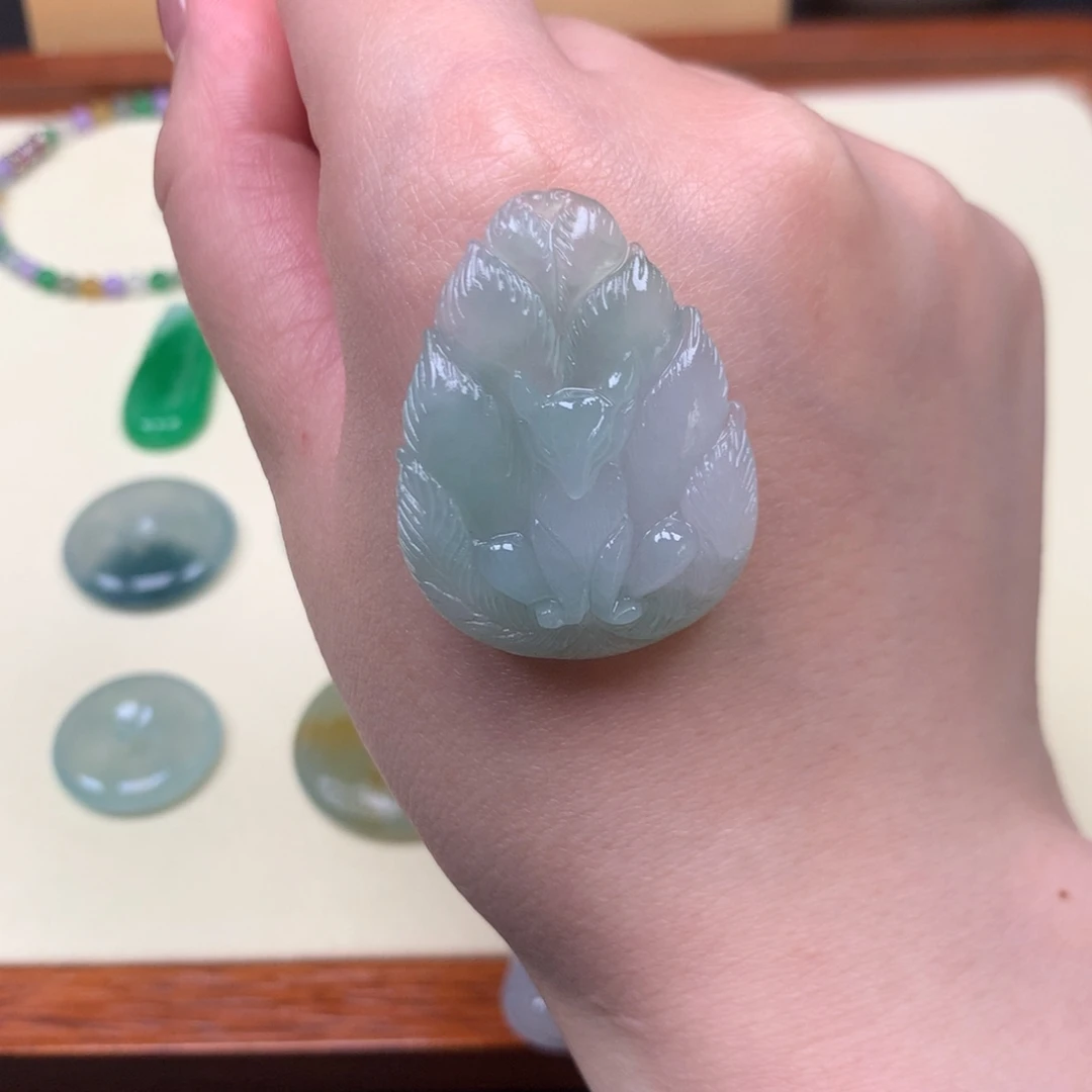 定制翡翠未镶嵌九尾狐