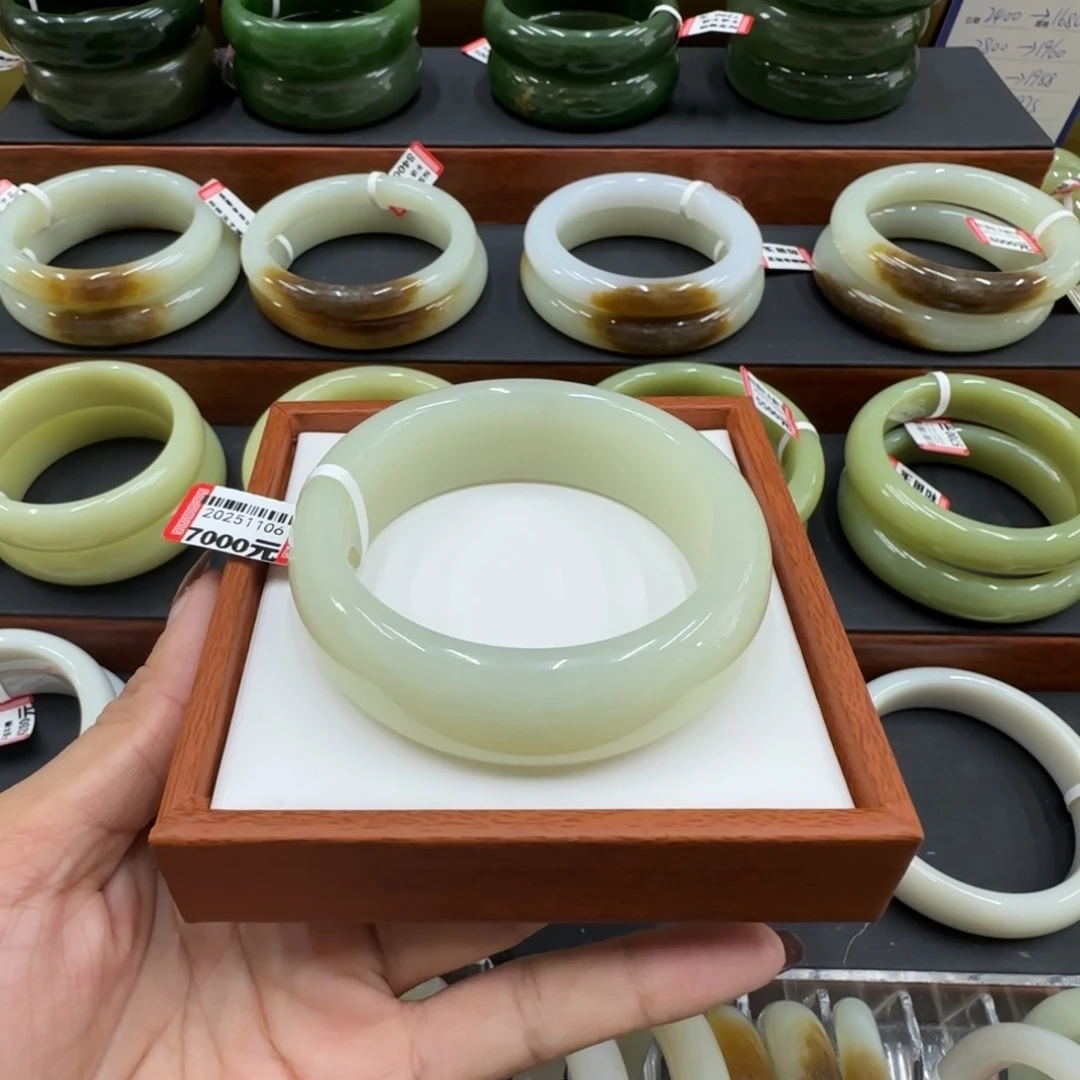 未镶嵌手镯和田玉