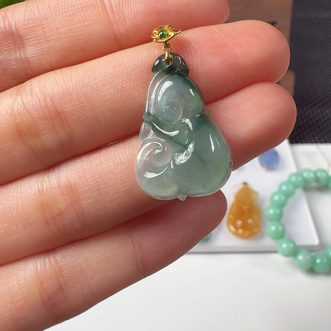 翡翠18K金镶嵌颈饰