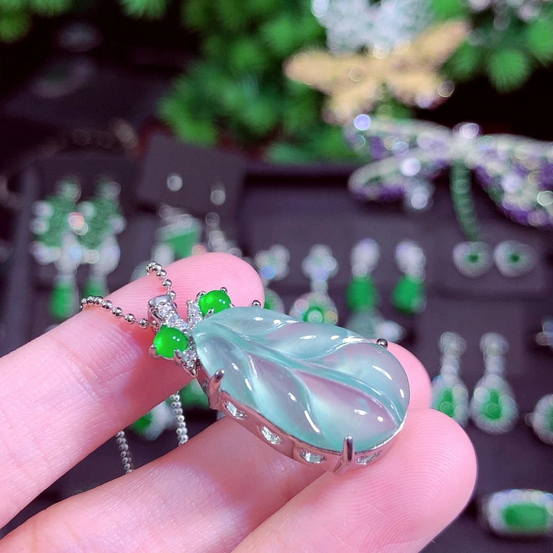 颈饰未镶嵌翡翠此***枝天然