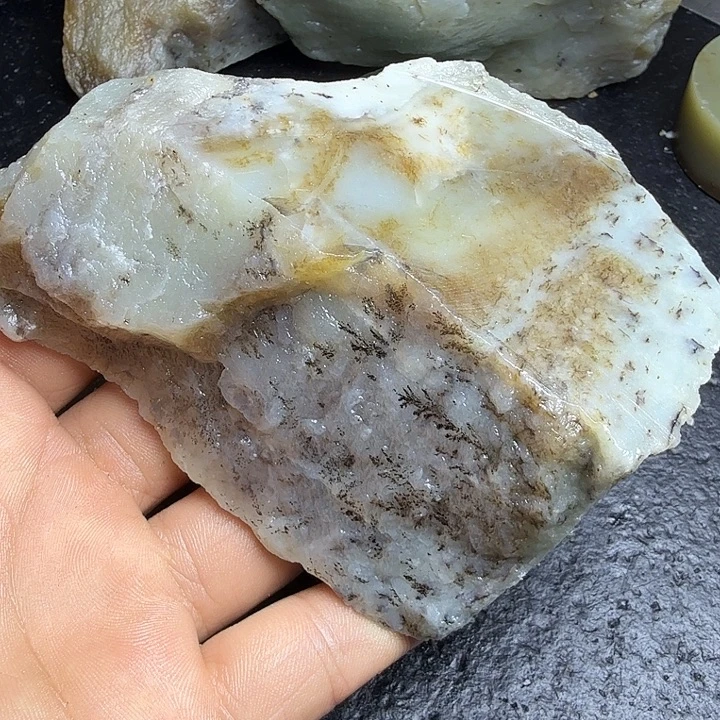 和田玉（糖玉）未镶嵌珠宝奇石