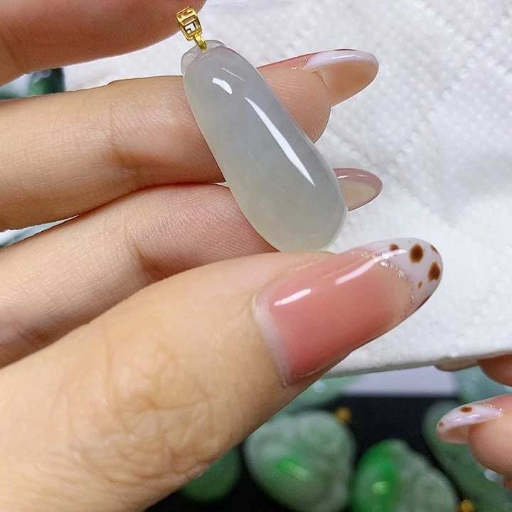 翡翠18K金镶嵌颈饰挂件