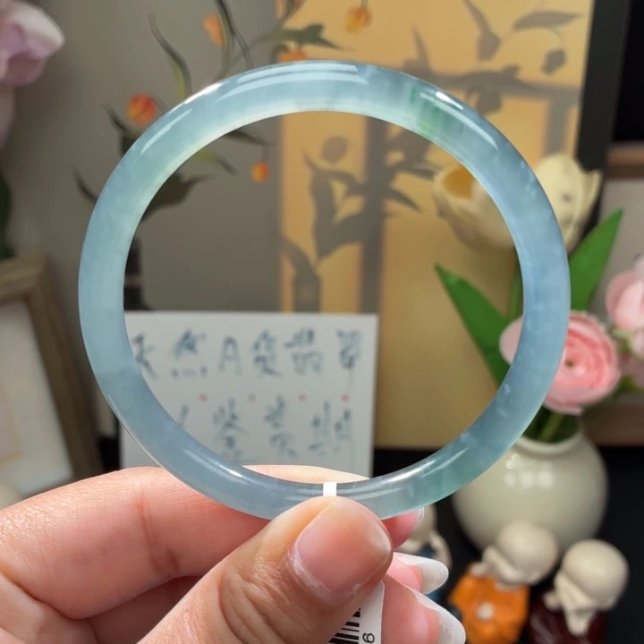 翡翠未镶嵌手镯冰蓝