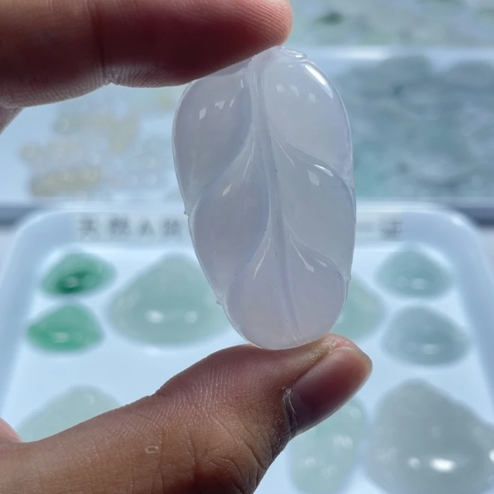 翡翠未镶嵌颈饰叶子
