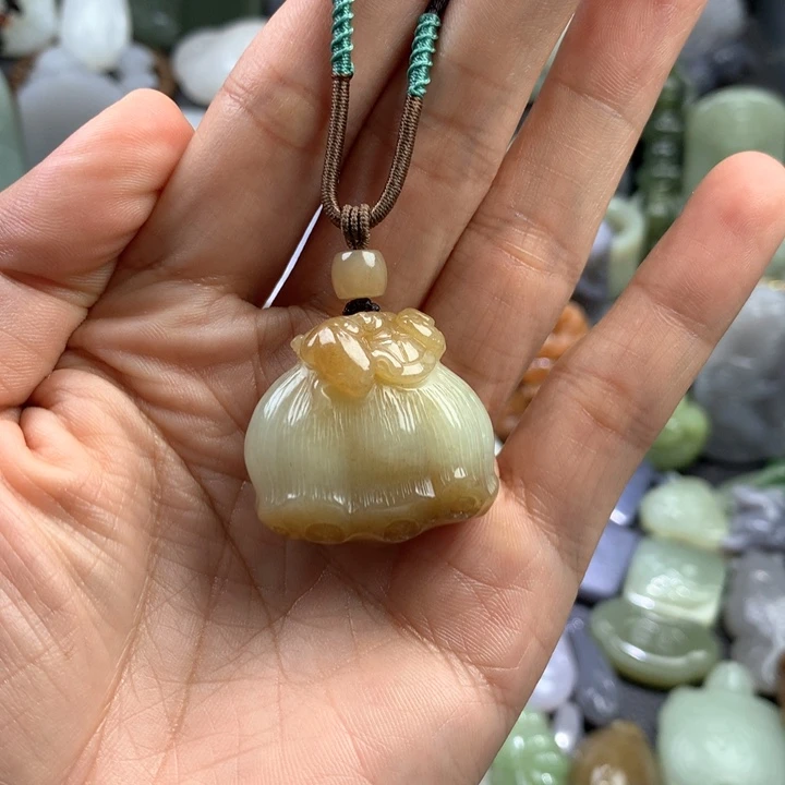 和田玉未镶嵌颈饰梦