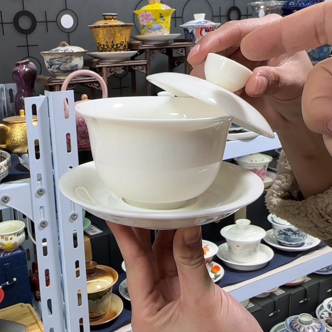 高温下的高温天气使人心情愉悦