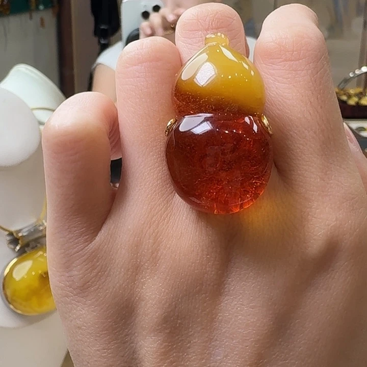 琥珀未镶嵌颈饰戒指