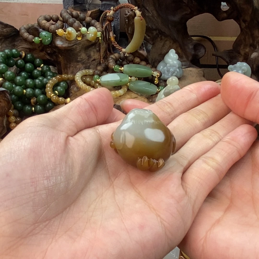 爱***然和田玉（糖玉）未镶嵌颈饰