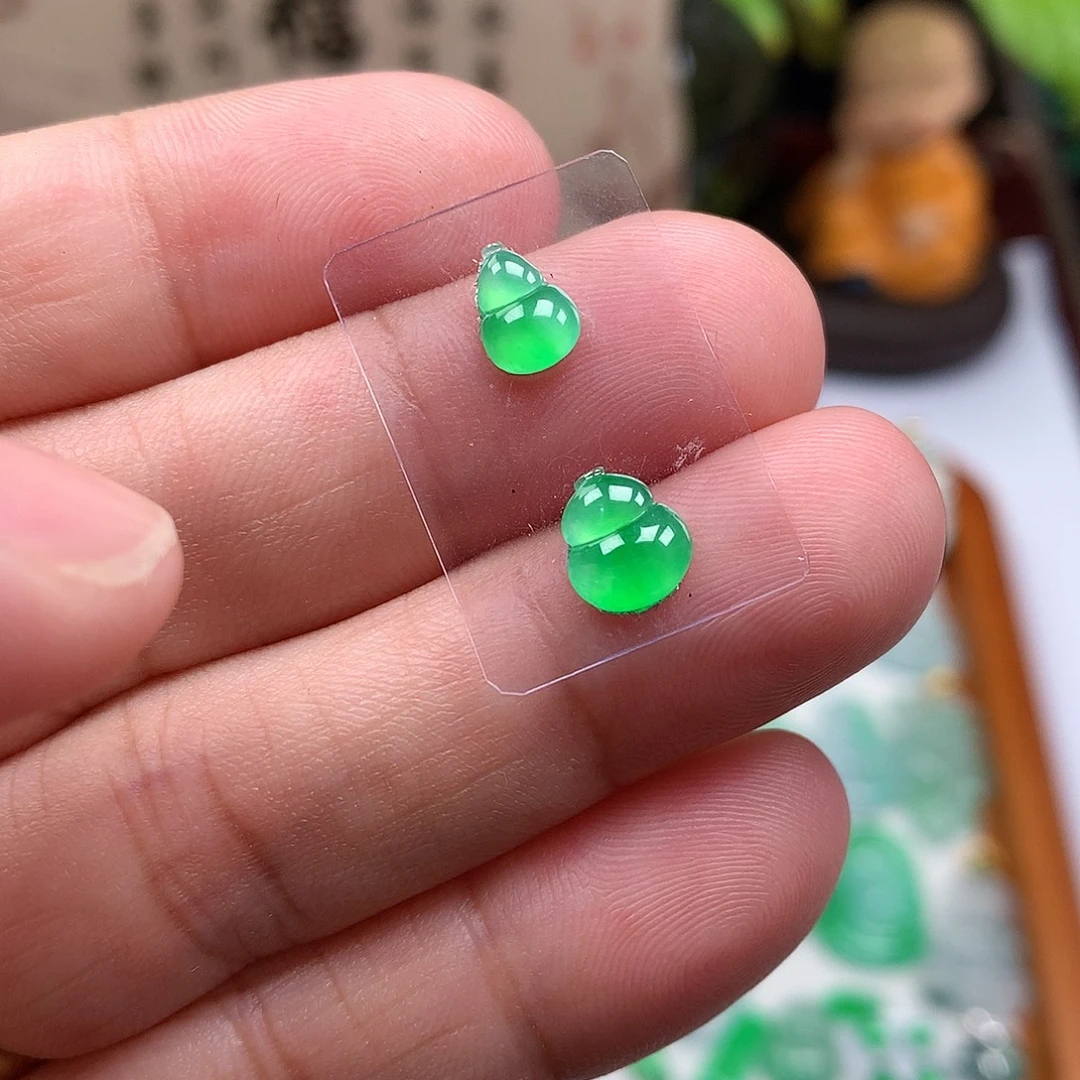 翡翠裸石缅甸天然A货翡翠阳绿葫芦