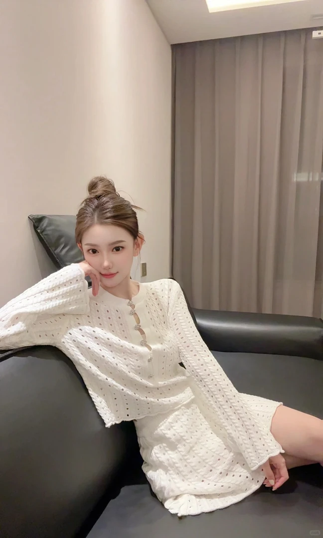 2025夏季法式设计感修身显瘦镂空长袖上衣气质时尚半身裙两件套女