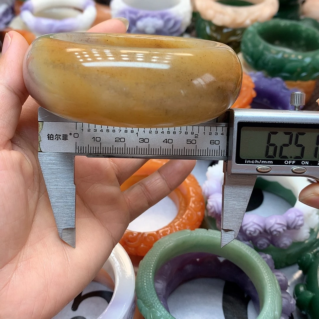 未镶嵌手镯石英质玉