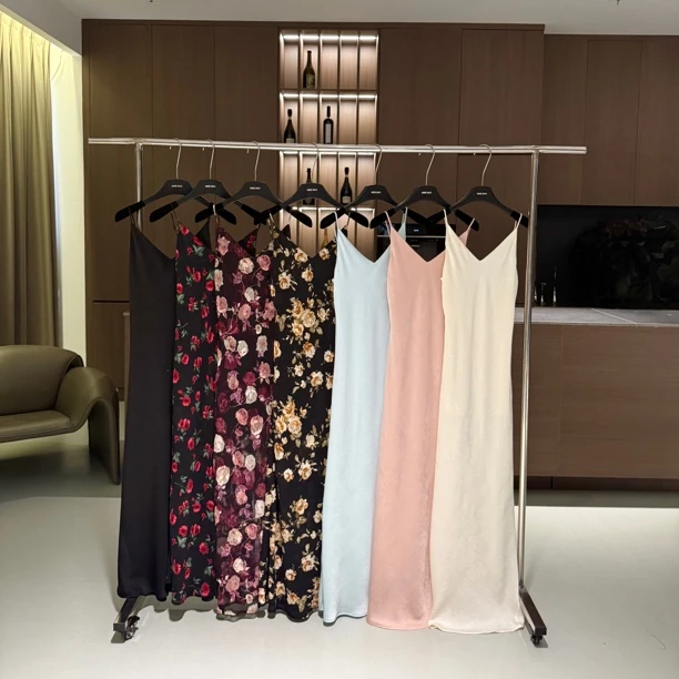 MISS BAO 深V吊带连衣裙