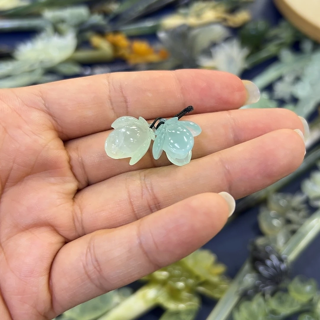 蛇纹石玉未镶嵌玉兰花苞桃*?