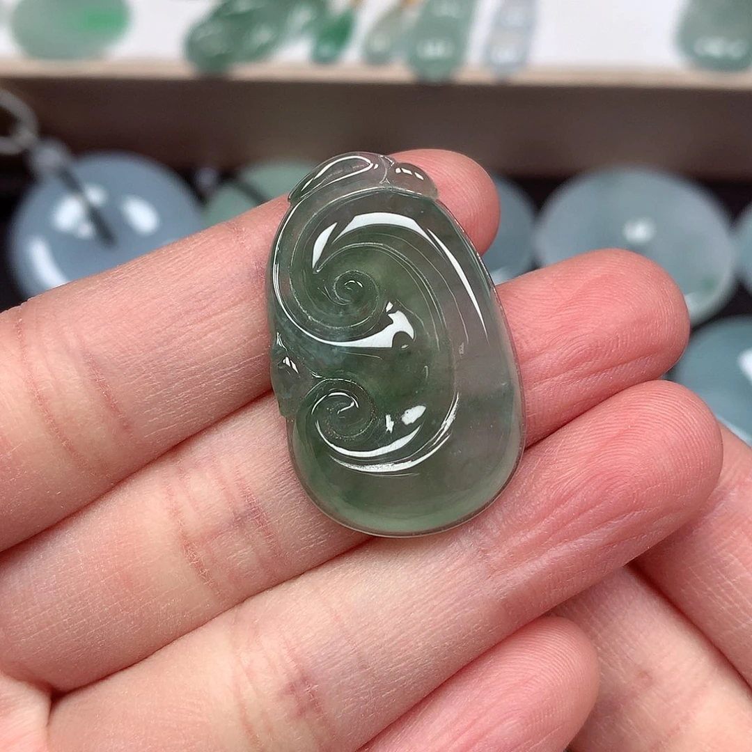 翡翠颈饰未镶嵌如意