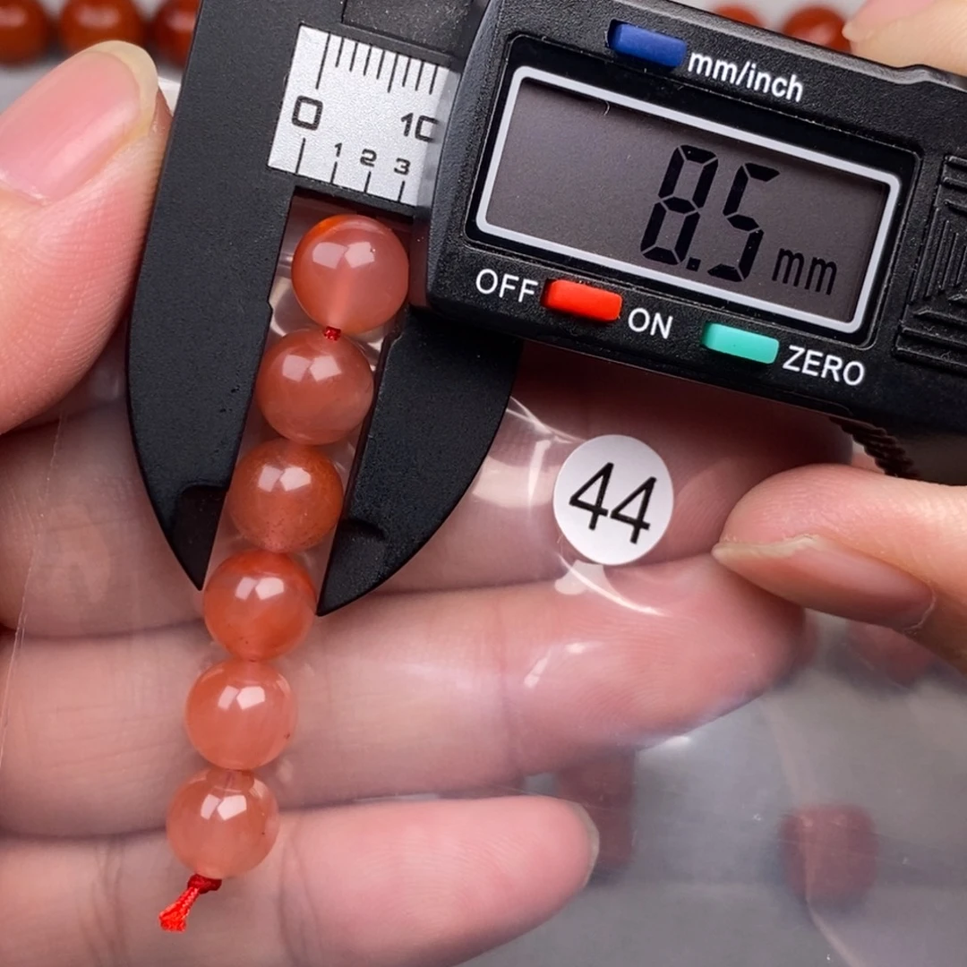 南红玛瑙未镶嵌配饰有瑕疵