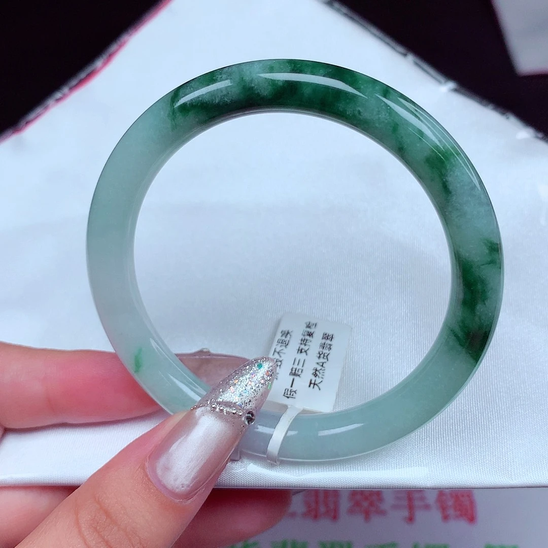 翡翠手镯（圆镯）未镶嵌圆条55.56