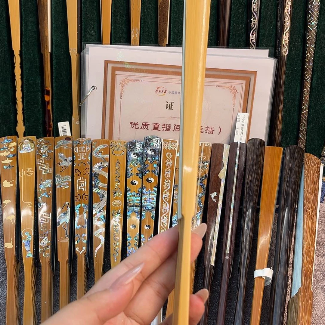 扇子手工制作工艺精湛