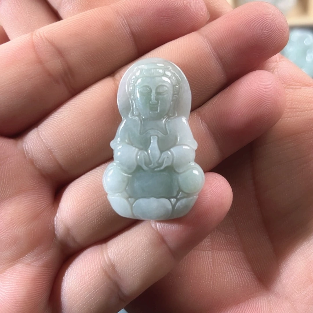 翡翠未镶嵌颈饰观音