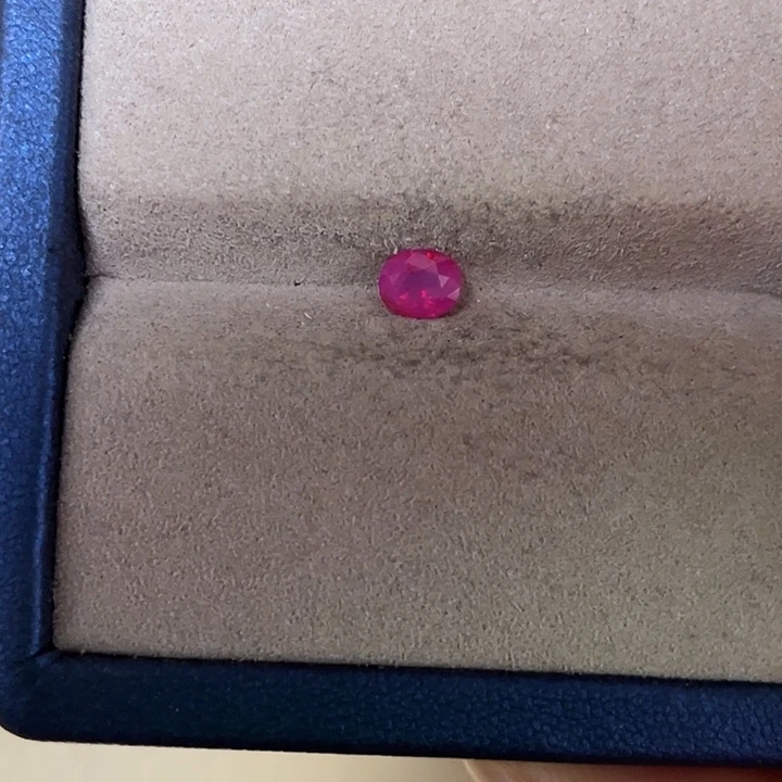 定制蓝宝石未镶嵌裸石0.75克拉