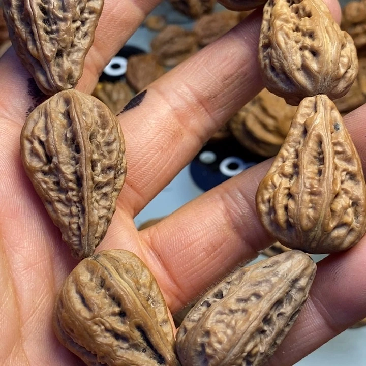 橄榄核把件拿姐工艺66