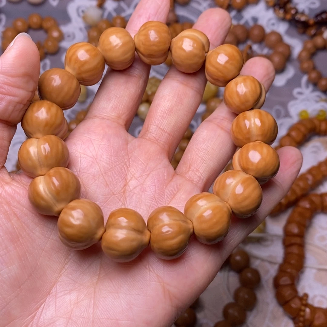 把件猴头核桃柯基屁桃