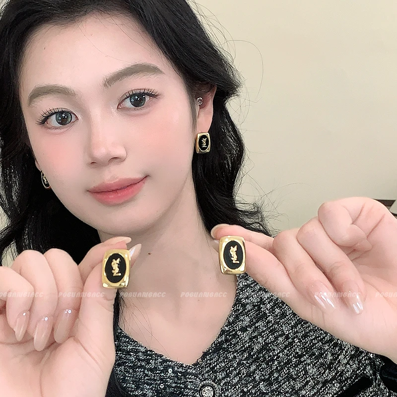 合金耳饰 EH209独特几何字母耳环女高级感轻奢气质小香风中古耳饰