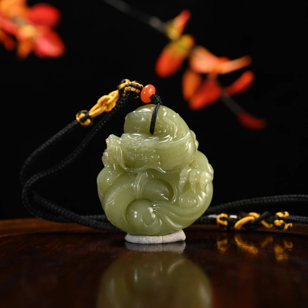 LOT8808 2511250168和田玉黄玉龙纹挂件/保利