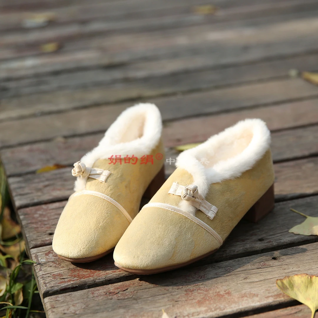 冬季古风刺绣加绒保暖毛口鞋尖头低跟妈妈鞋民族风绣花毛毛棉鞋女