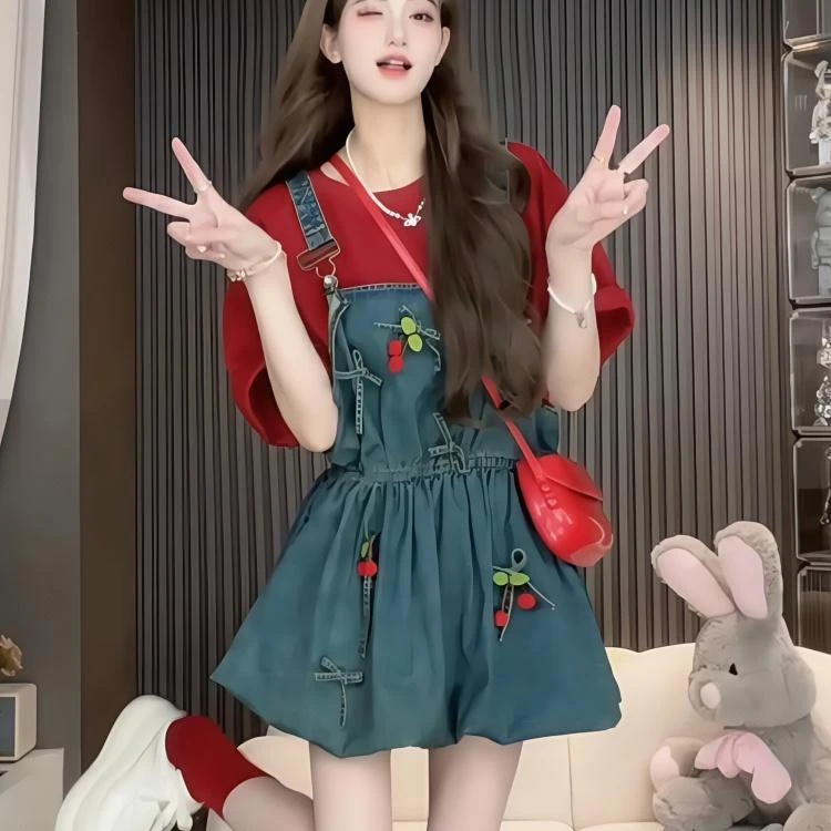 2025年夏季新款法式设计感小众蝴蝶结牛仔背带短裙+樱桃T恤套装