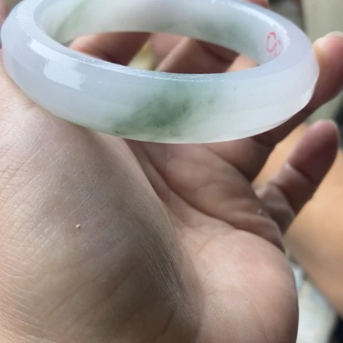 燕***子石英质玉（金丝玉）未镶嵌手镯加工定制