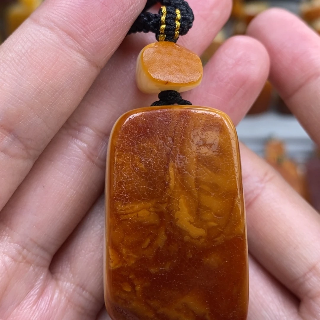 蜜蜡未镶嵌珠宝奇石