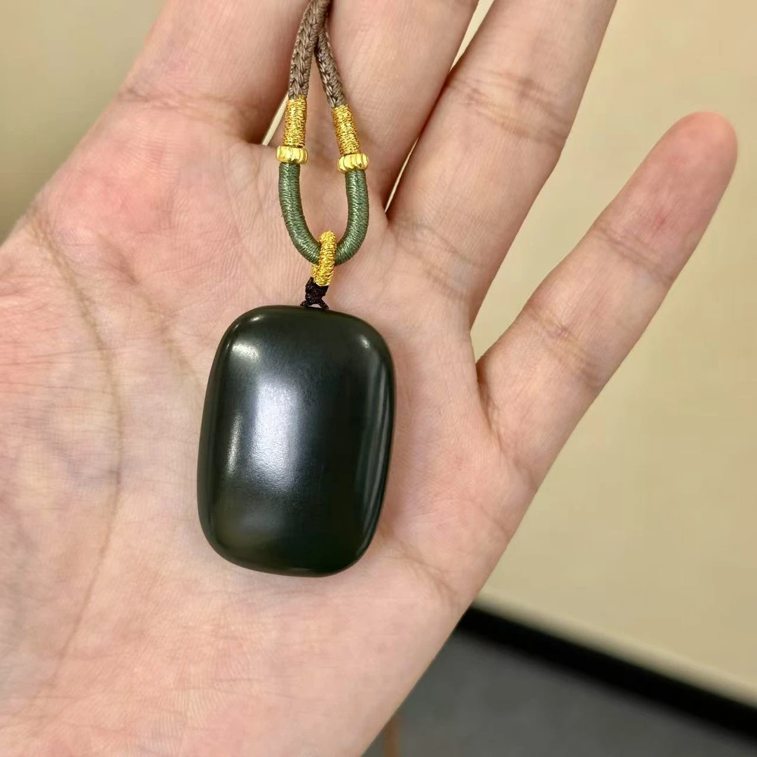 【香掌柜】和田玉特细塔青无事牌吊坠【发一件】