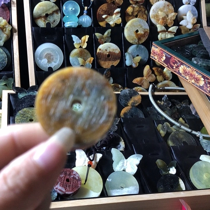 岫玉未镶嵌岫玉挂件